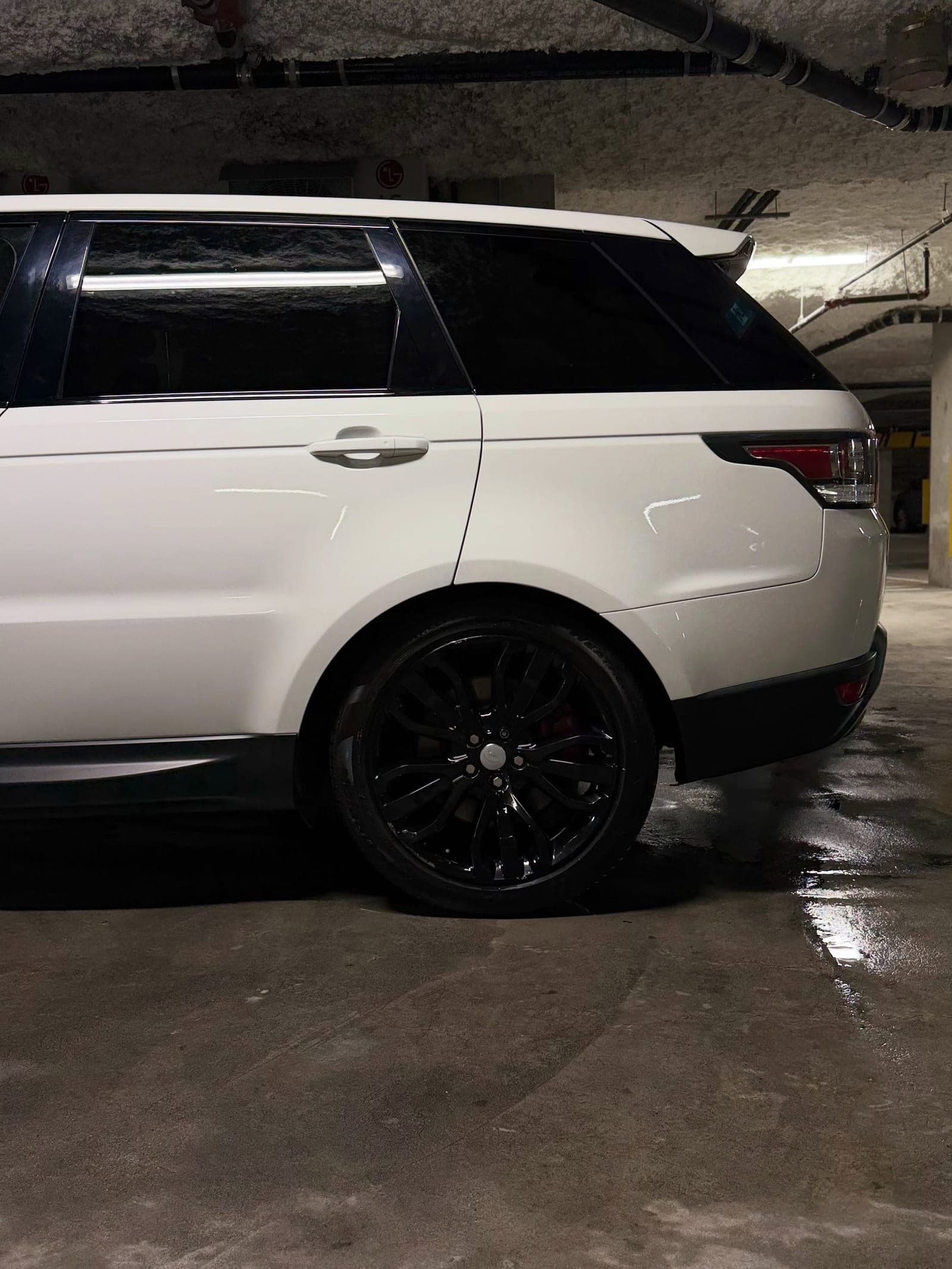 White Range Rover Sport parked in a Vancouver underground parkade after apartment mobile car detailing